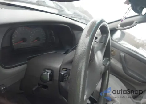 2001 Toyota Sequoia Sr5 z USA, uszkodzony, nr VIN 5TDZT34A41S022097